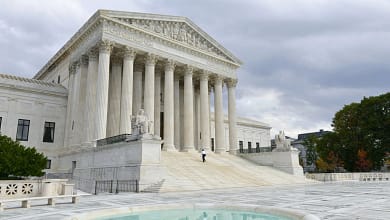 المحمة العليا الأمريكية تصدر قرارا بشأن الرسوم الجمركية