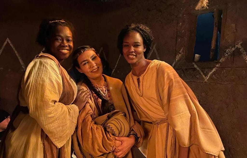 مشهد من مسلسل أبطال الرمال