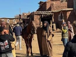 مشهد من مسلسل أبطال الرمال