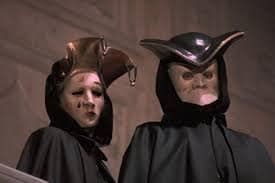 عيون مغلقة على اتساعها