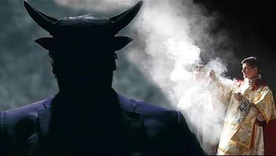 الكاهن والشيطان