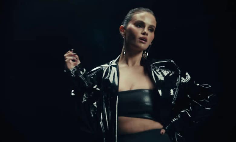 سيلينا جوميز in the dark